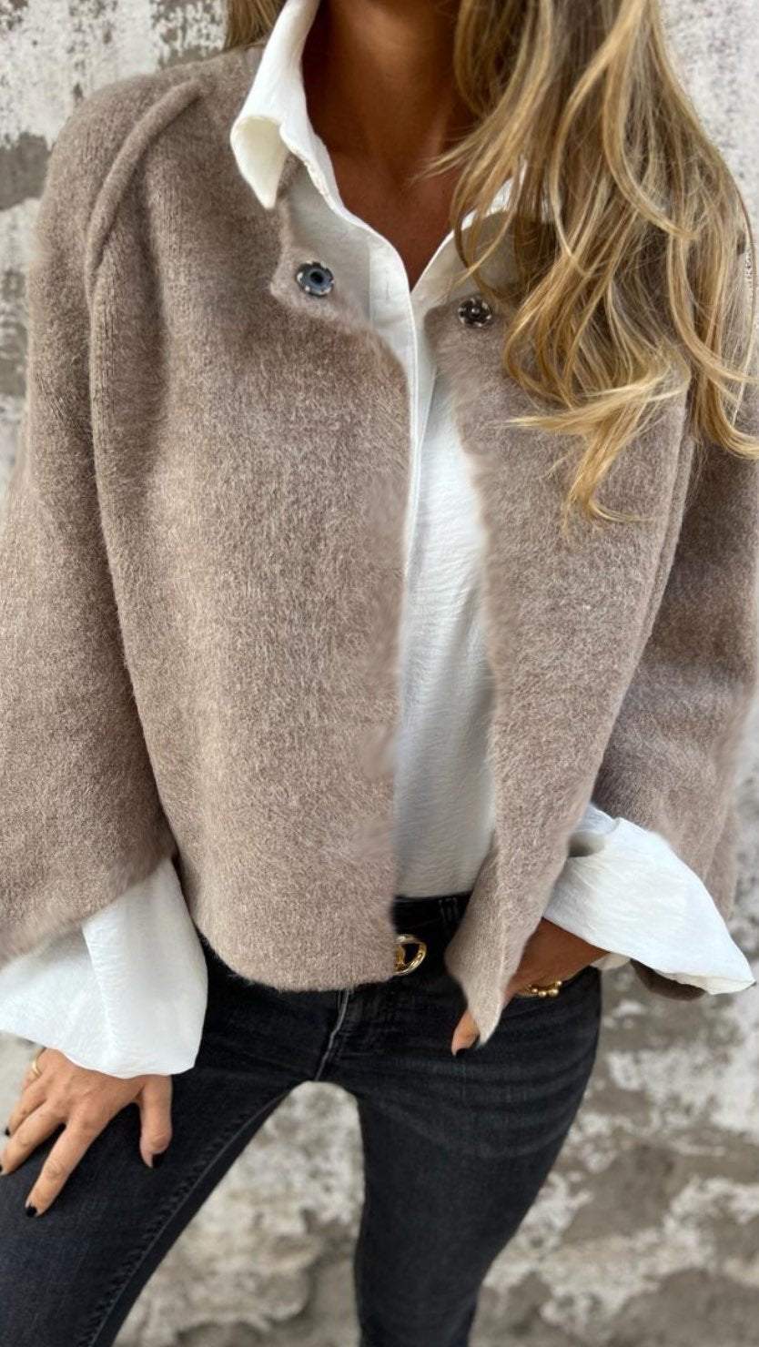 Women&#39;s Coat with Round Neck and Long Sleeves