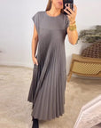 Sleeveless pleated simple solid color dress