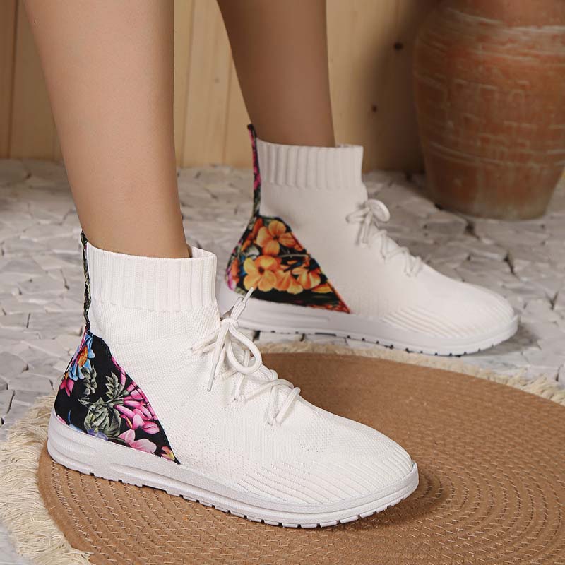 Lilia – Comfortable mid-high sneakers with floral detail on the heel