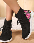 Lilia – Comfortable mid-high sneakers with floral detail on the heel