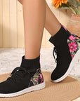 Lilia – Comfortable mid-high sneakers with floral detail on the heel