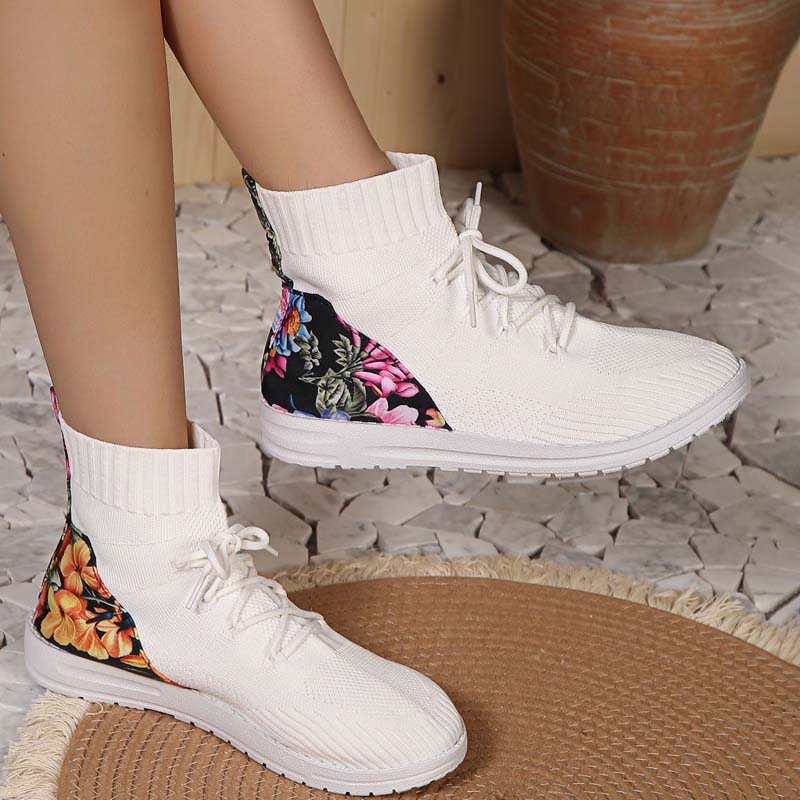 Lilia – Comfortable mid-high sneakers with floral detail on the heel