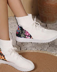 Lilia – Comfortable mid-high sneakers with floral detail on the heel