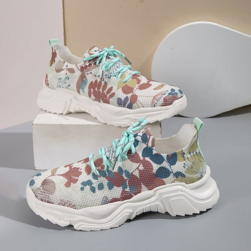 Annika – Casual mesh sneakers with ergonomic sole and floral details