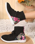 Lilia – Comfortable mid-high sneakers with floral detail on the heel