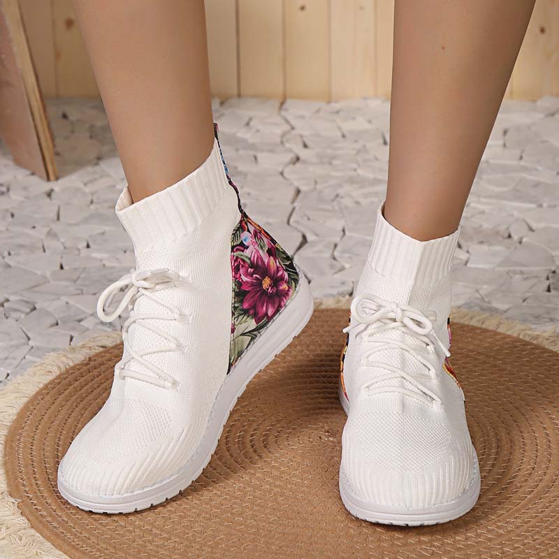 Lilia – Comfortable mid-high sneakers with floral detail on the heel