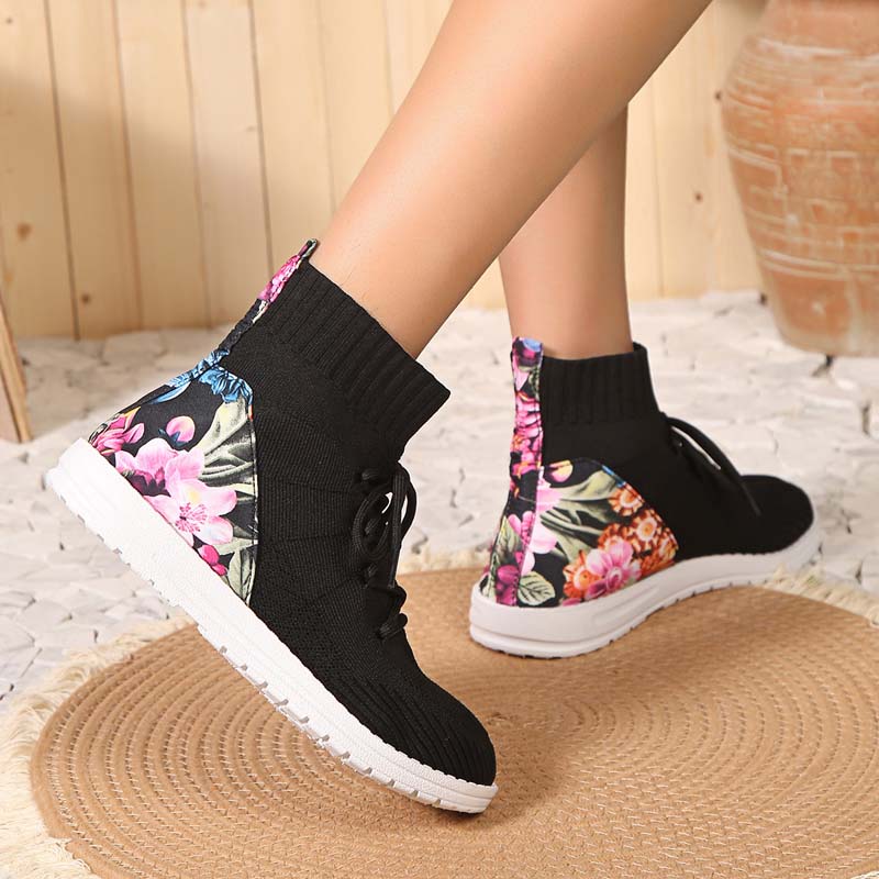 Lilia – Comfortable mid-high sneakers with floral detail on the heel