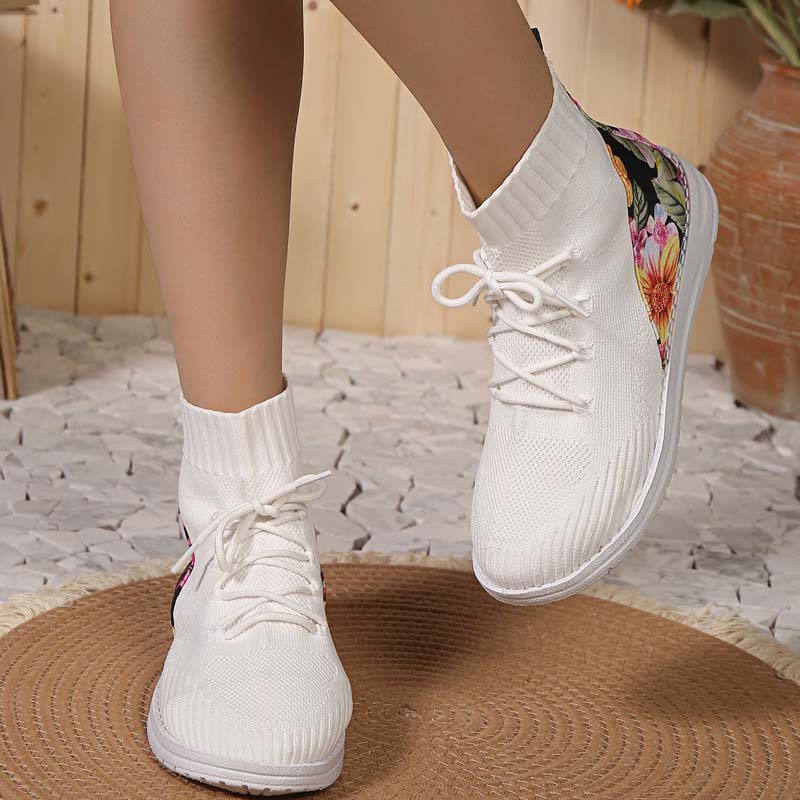 Lilia – Comfortable mid-high sneakers with floral detail on the heel