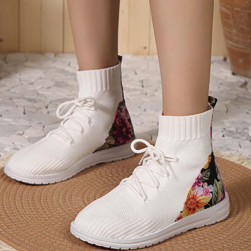 Lilia – Comfortable mid-high sneakers with floral detail on the heel