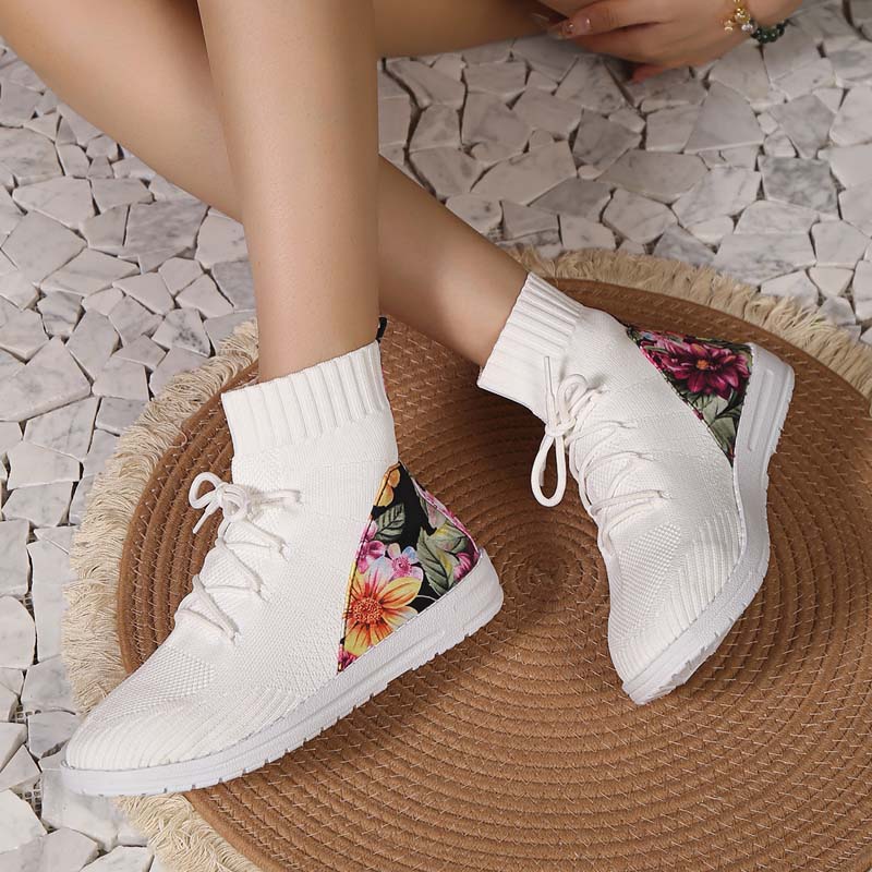 Lilia – Comfortable mid-high sneakers with floral detail on the heel