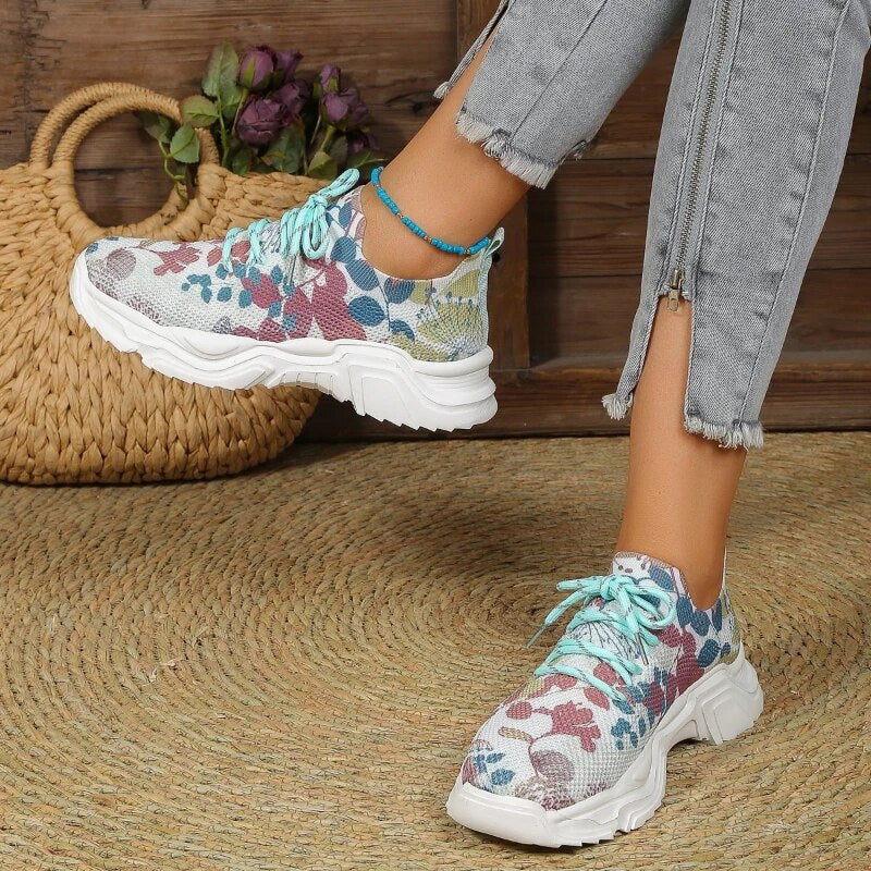 Annika – Casual mesh sneakers with ergonomic sole and floral details