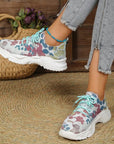 Annika – Casual mesh sneakers with ergonomic sole and floral details