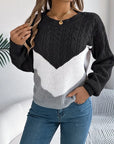 Elegant Two-Tone Crew Neck Sweater for Women's